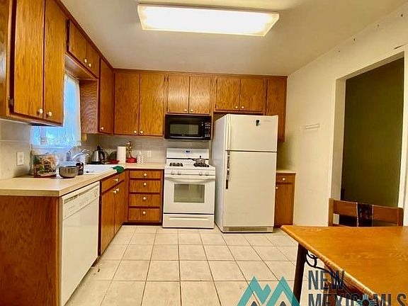 2nd image of 208 Acoma Dr