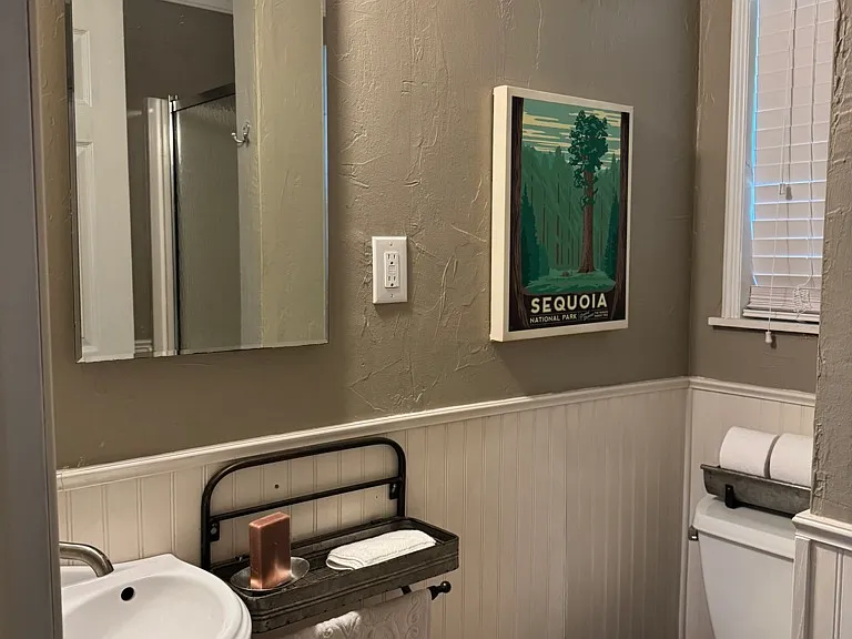 2ndary bathroom