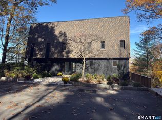 12 Hillcrest Court, Ridgefield, CT 06877