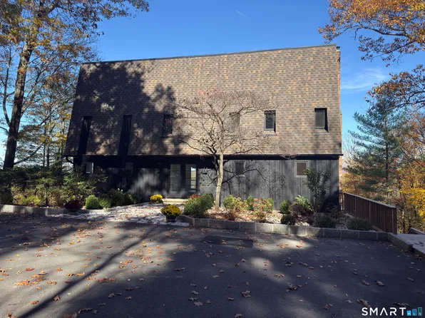 12 Hillcrest Court, Ridgefield, CT 06877