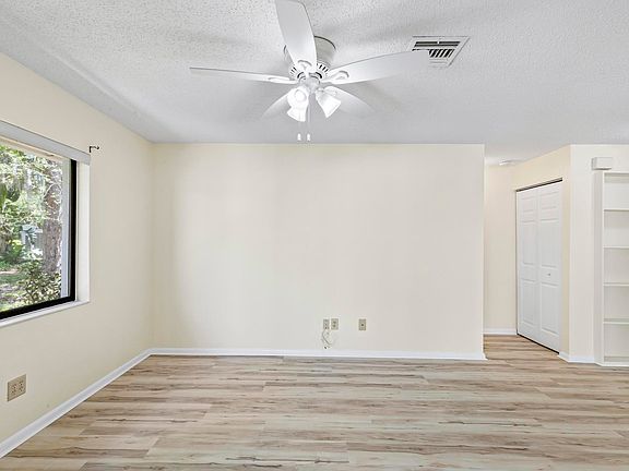 5th image of 24 Lake Forest Ct
