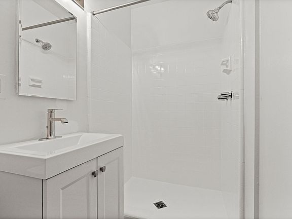 4th image of 1336 N Citrus Ave APT 5