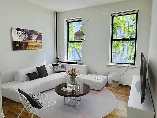 Rented by Bond New York | media 12