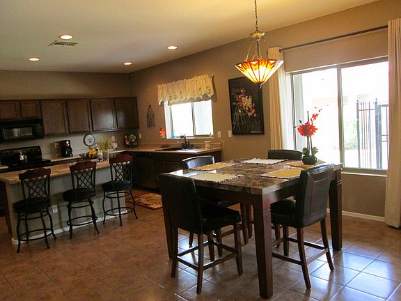 Breakfast Nook/Eat-In Kitche