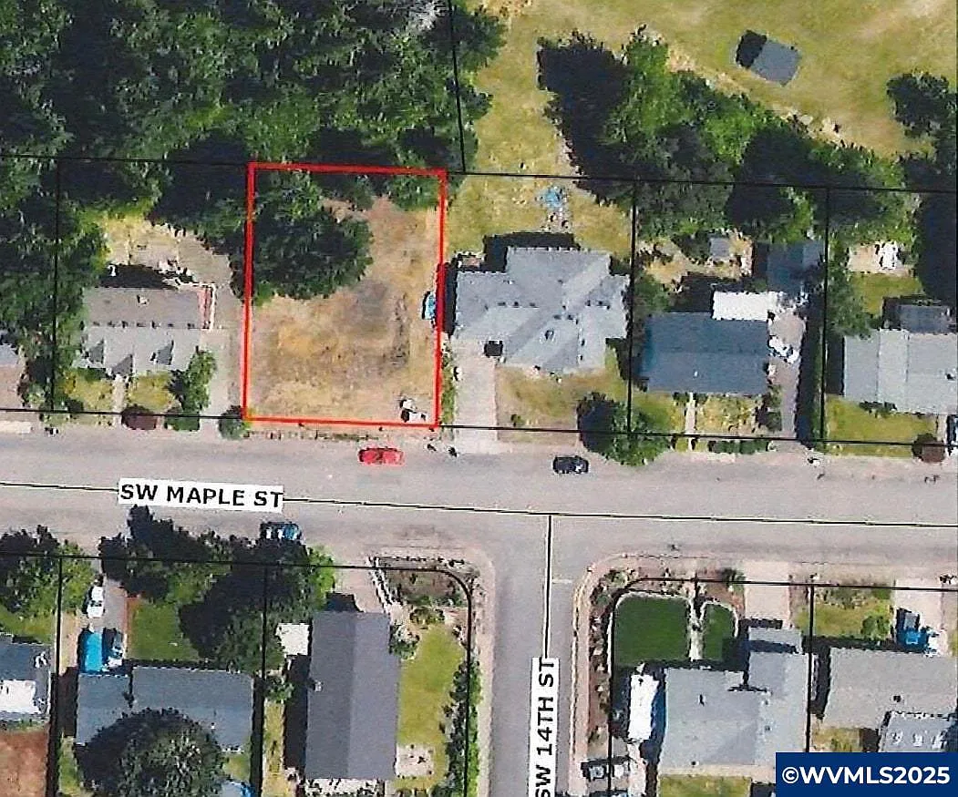 600 SW Maple St photo 1