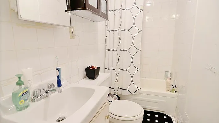 Rented by Park Property Advisors | media 20