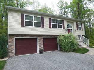 1047 Brady St, Jersey Shore, PA 17740