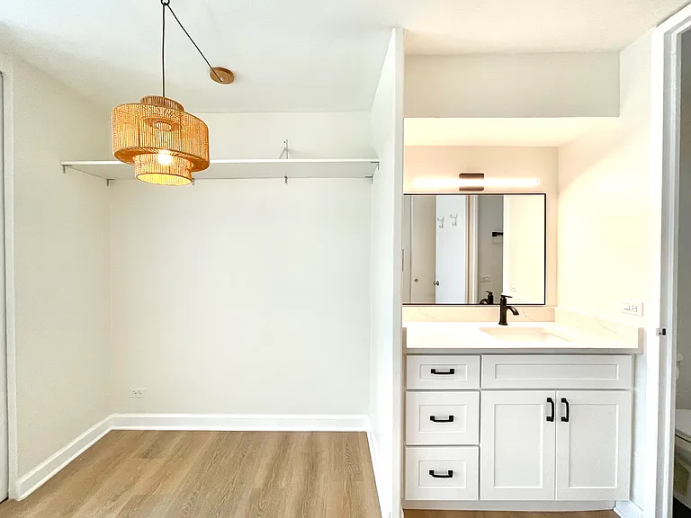 2400 N Lakeview Ave #508 — Photo 5