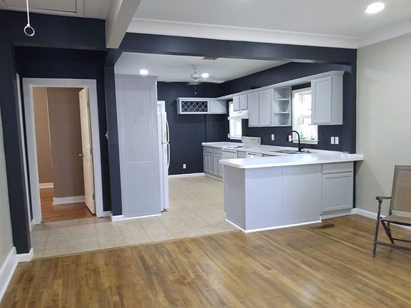 4th image of 1726 Bagby Ave