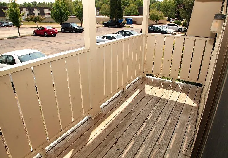 Oak Hills West Apartments — Photo 8
