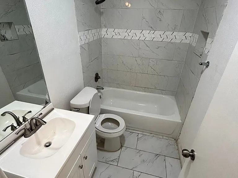 2311 Meadow Ln — Photo 3