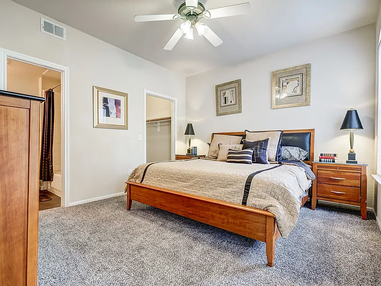 Legacy of Cedar Hill Apartments and Townhomes — Photo 9