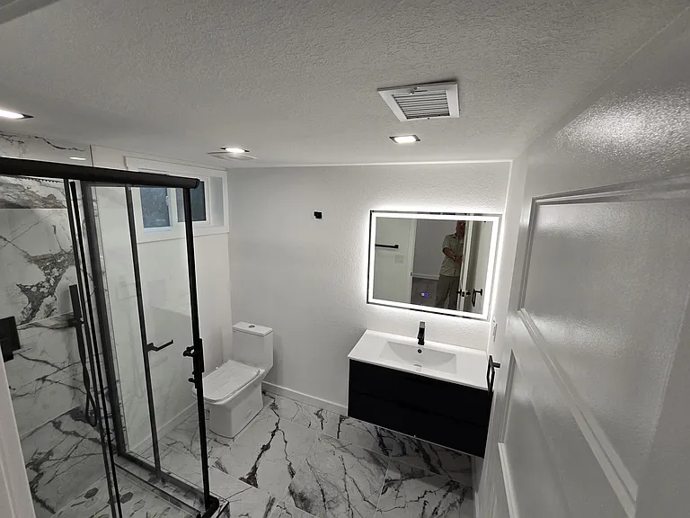 5886 S Logan St — Photo 5