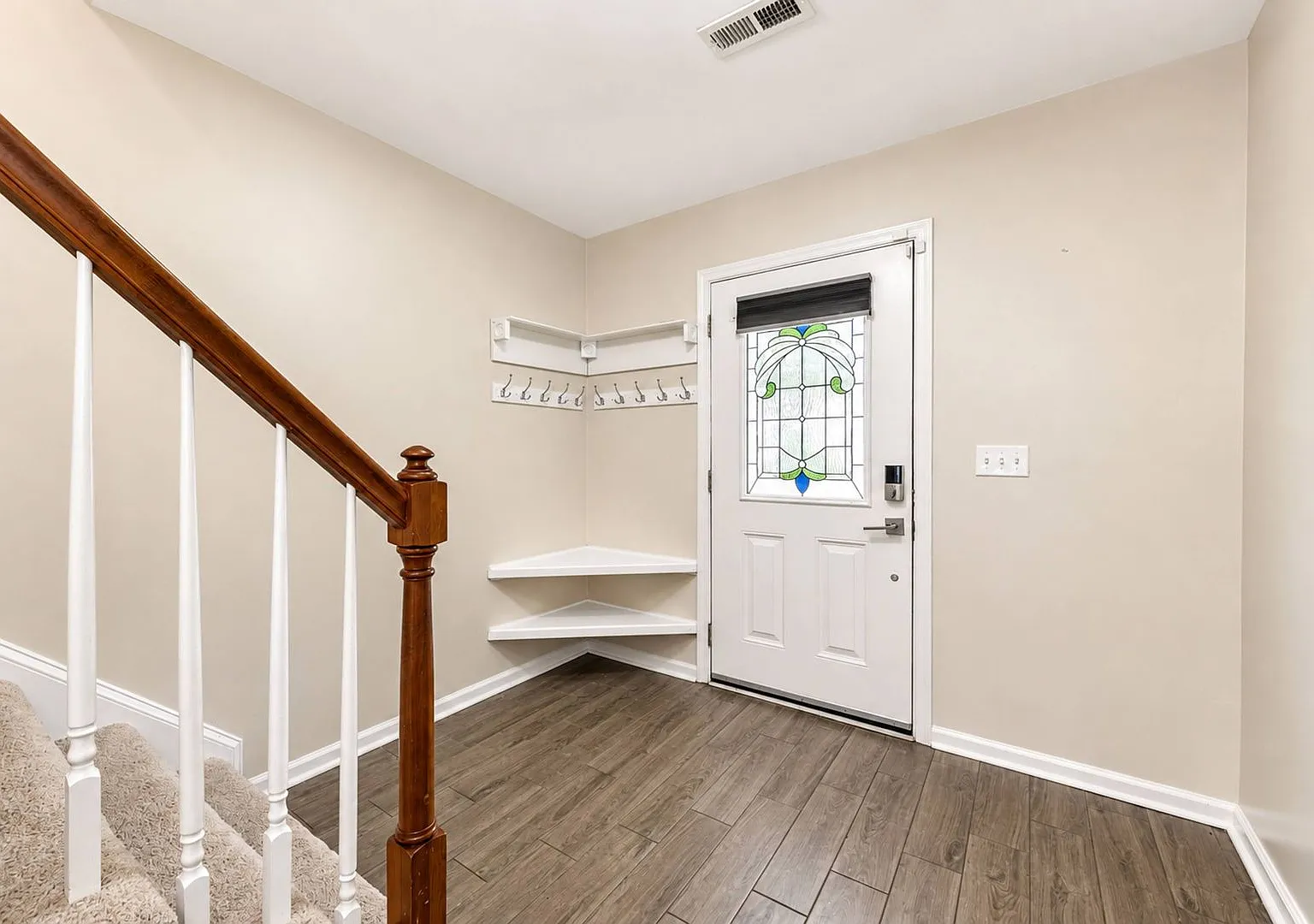 York county 3 bedroom Fully Fenced — Photo 2