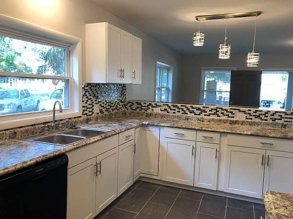 1st image of 1009 W University Ave