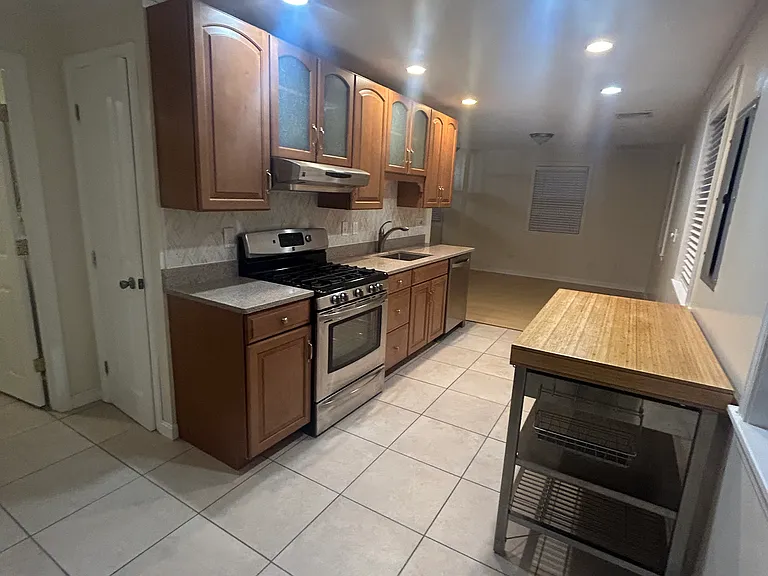 36 Hunting St #2 — Photo 5