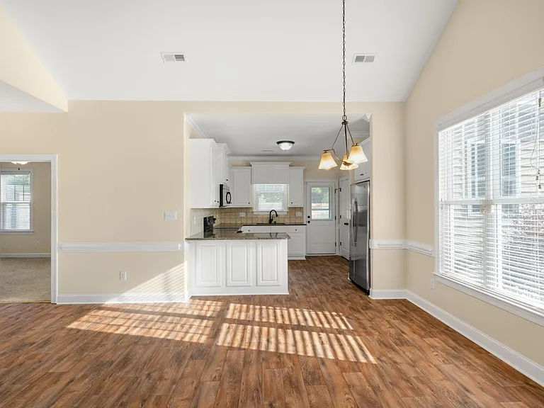 2508 Chelsea Dr NW — Photo 10
