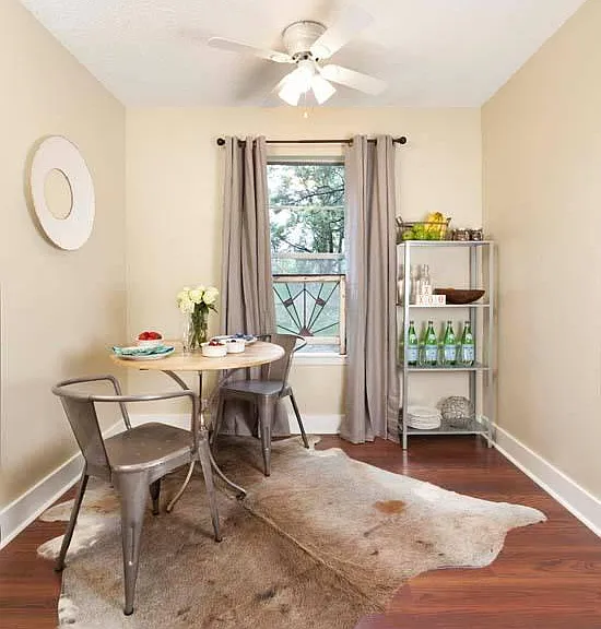 Large 1/1 breakfast nook (standard)