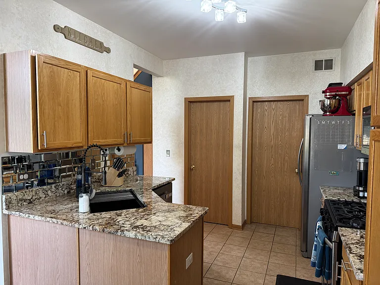 2444 Oak Tree Ln — Photo 7