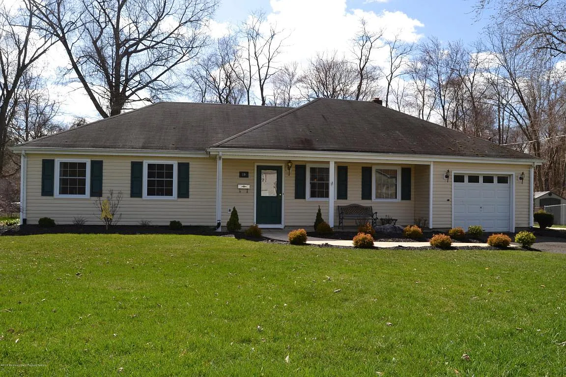 19 Hampton Dr photo 1