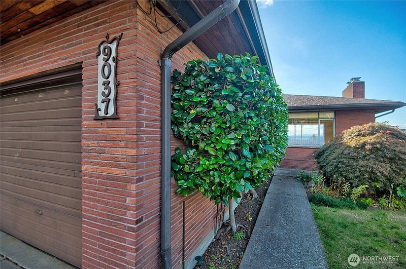 2nd image of 9037 38th Avenue SW