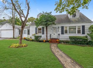 475 Maxwell St, West Hempstead, NY 11552