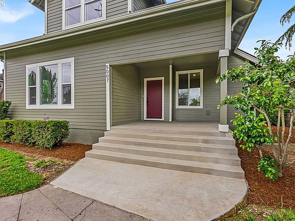 3rd image of 5007 SE Stark St