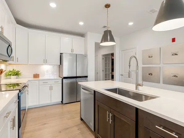 141 E Point Dr #210, East Providence, RI 02916