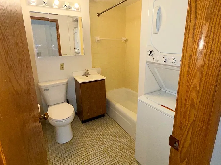 221 Nautilus Dr #B — Photo 6