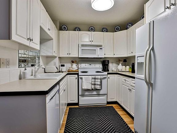 5th image of 33 Chilcotin Rd S