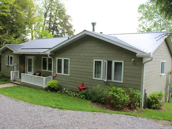 994 Kamaniskeg Lake Rd, Hastings Highlands, ON K0J 1L0