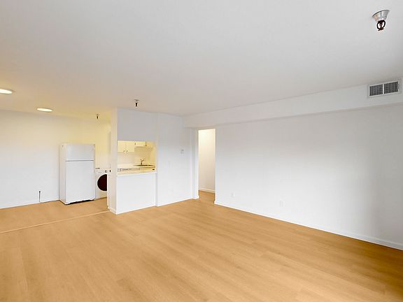 2nd image of 2033 Castro St #11A
