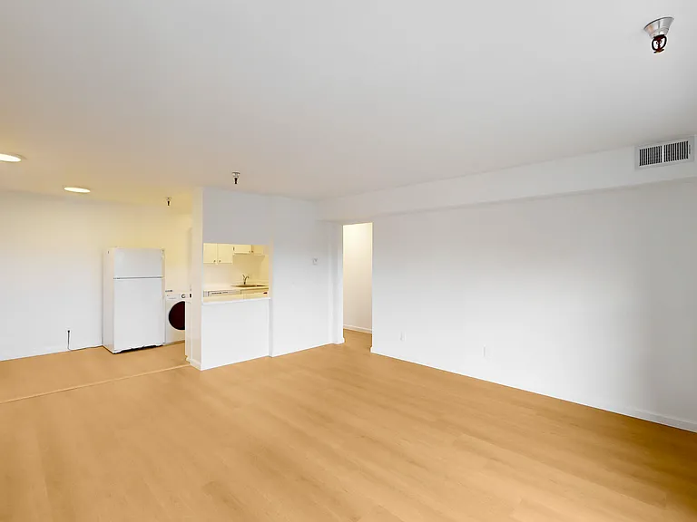 2033 Castro St #11A — Photo 2