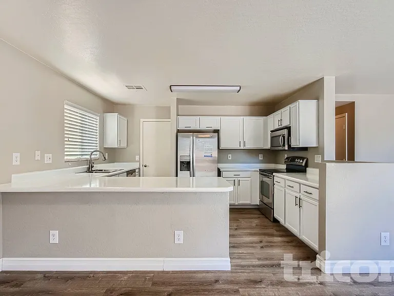 37186 W Amalfi Ave — Photo 3
