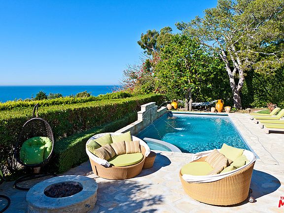 3rd image of 7121 Dume Dr