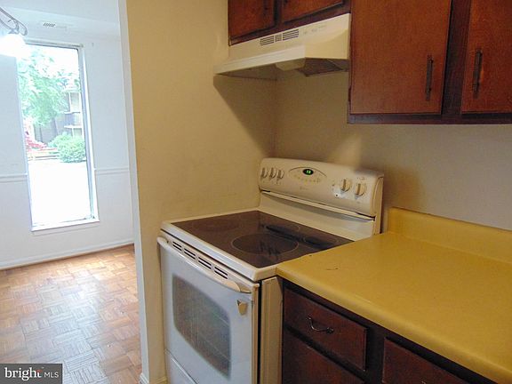 5th image of 11051 Camfield Ct