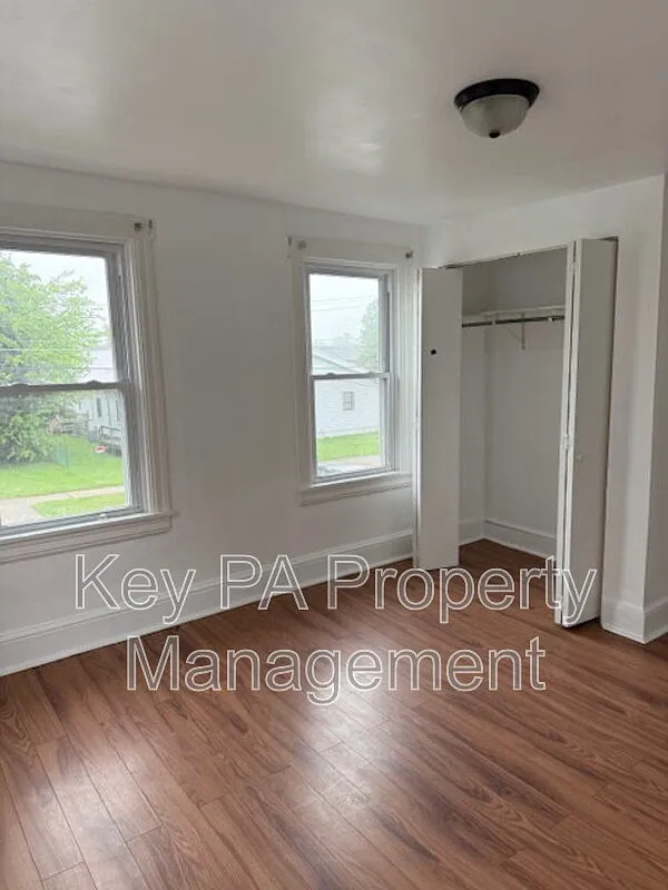 3 bed, 1.0 bath, 1150 sqft, $1,800 — Photo 4