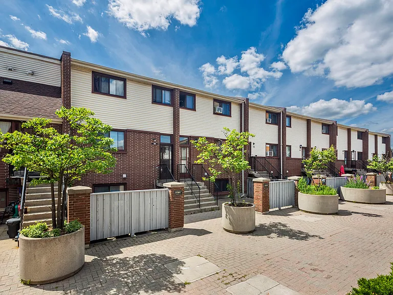 21 Holborn Dr — Photo 24