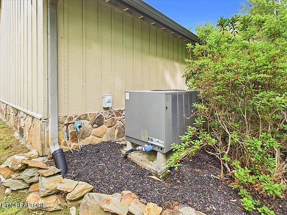 56th image of 1457 Smithfield Rd