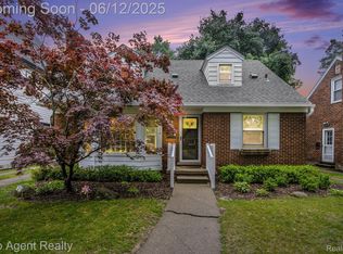 2434 Evergreen Dr, Royal Oak, MI