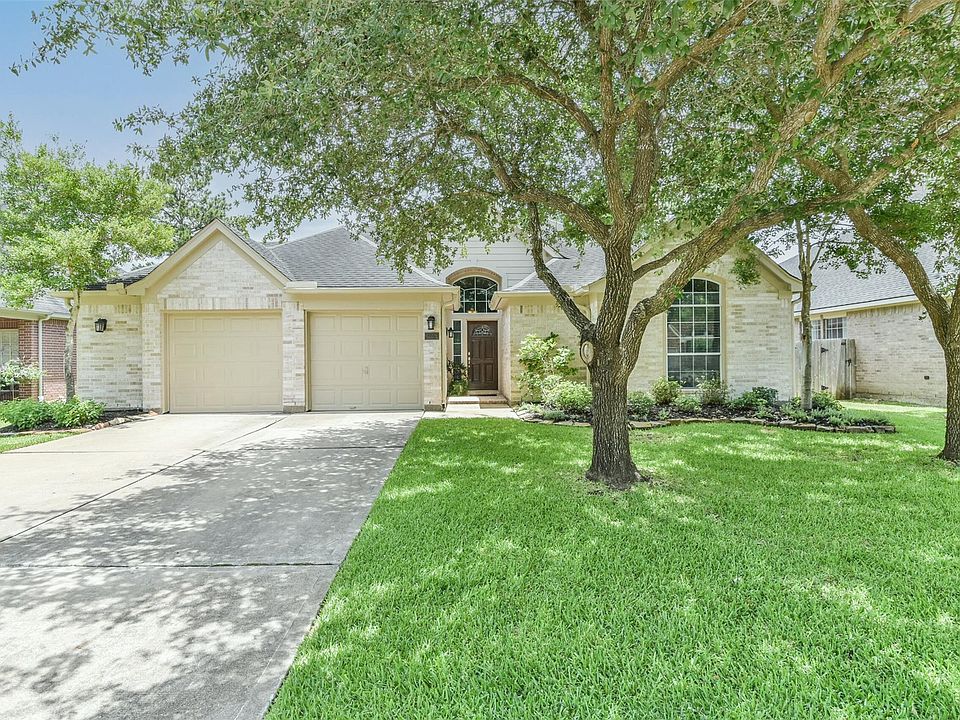1st image of 15926 Cypress Hall Dr