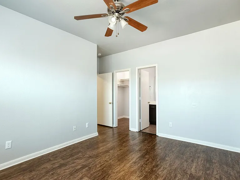 2802 Southampton Way — Photo 7