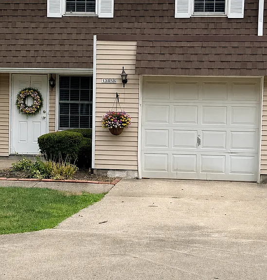 13856 Oakbrook Dr — Photo 2