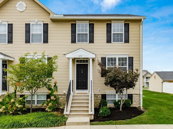 251 Oxford Oak Dr, Blacklick, OH 43004