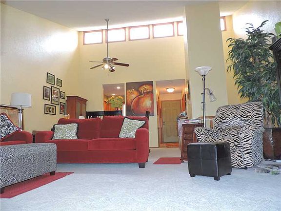 2nd image of 47 Davis Cir