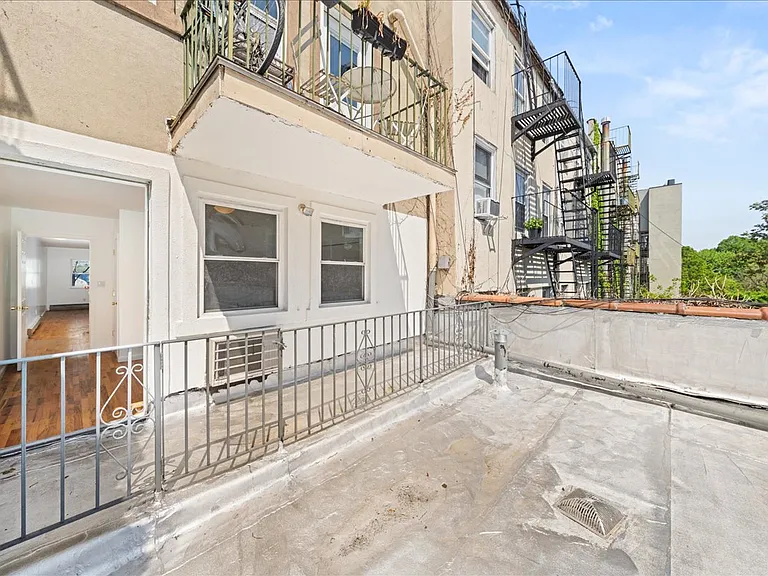 157 Columbia St #1 — Photo 4