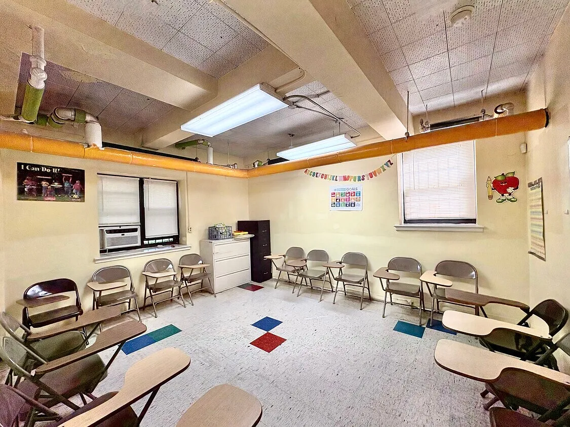 8 bed, 1500 sqft, $5,000 — Photo 2