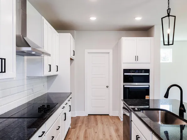 207 Golfview Ave, Benson, NC 27504