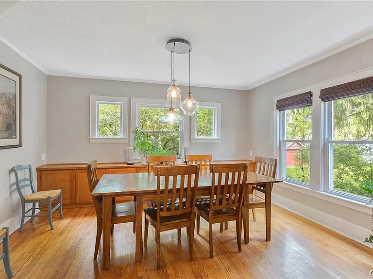 562 Buckingham Ave — Photo 9
