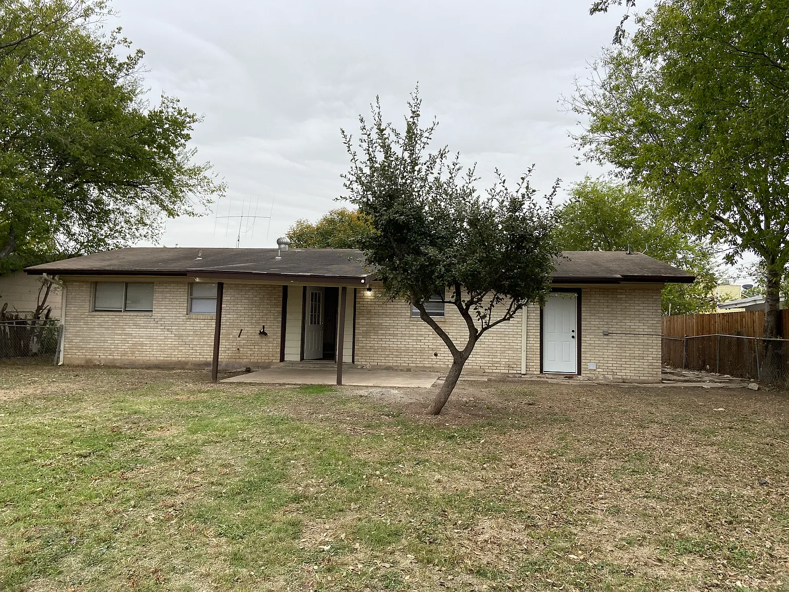 3 bed, 1024 sqft, $1,325 — Photo 3